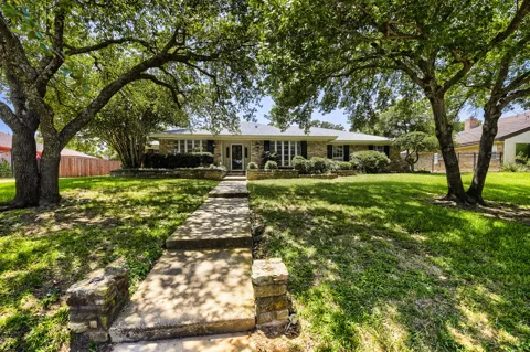 3712 Greenbriar Court