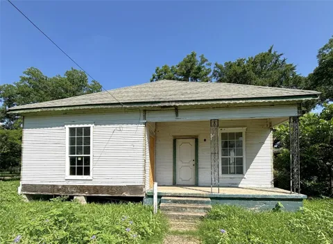 1002 E Calhoun Avenue