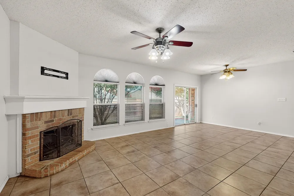 165 Hirth Drive Crowley, TX 76036