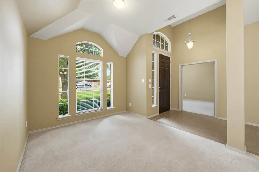 11 Beechcreek Drive Edgecliff Village, TX 76134