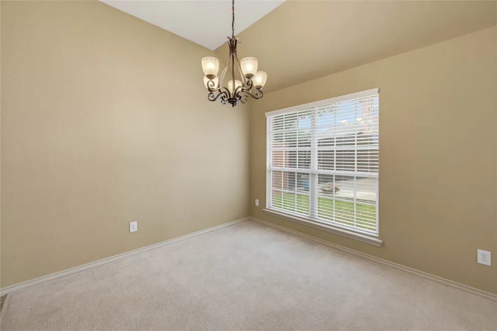 11 Beechcreek Drive Edgecliff Village, TX 76134