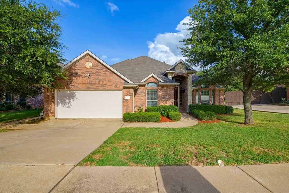 11 Beechcreek Drive Edgecliff Village, TX 76134