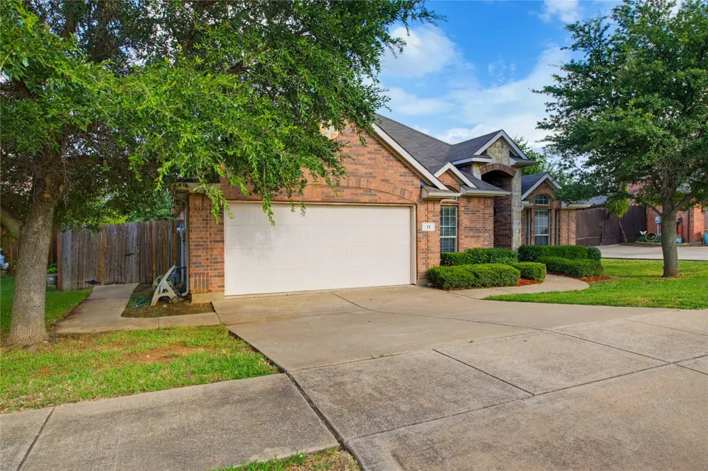 11 Beechcreek Drive Edgecliff Village, TX 76134