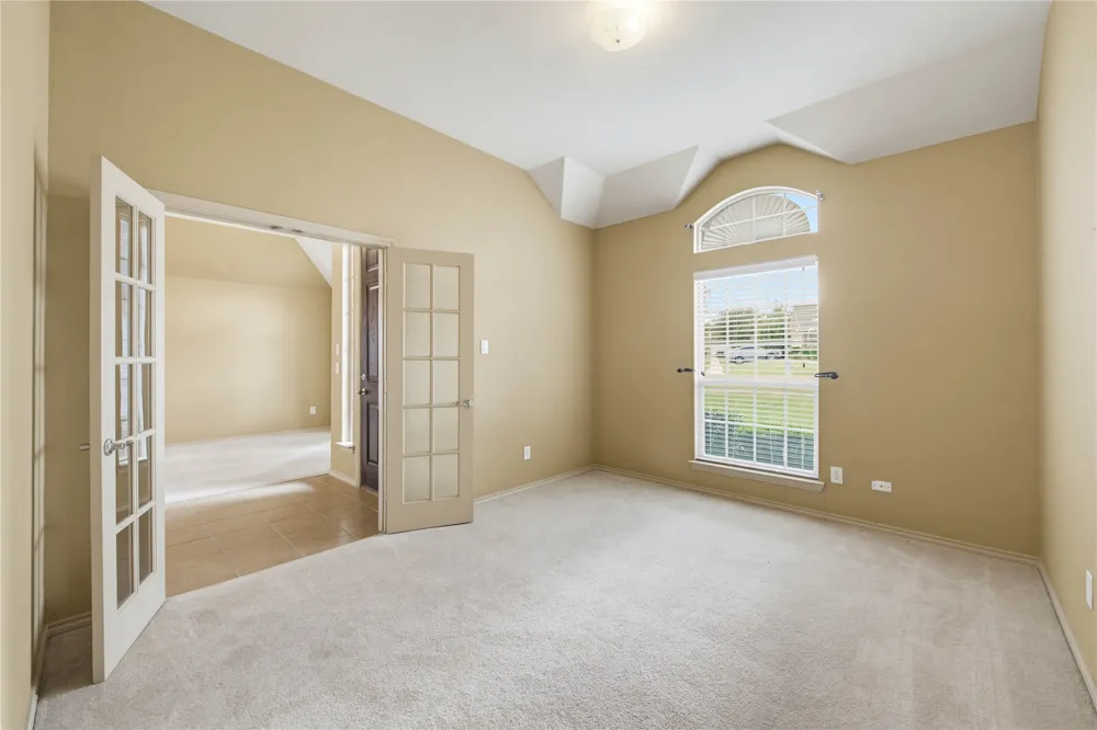 11 Beechcreek Drive Edgecliff Village, TX 76134