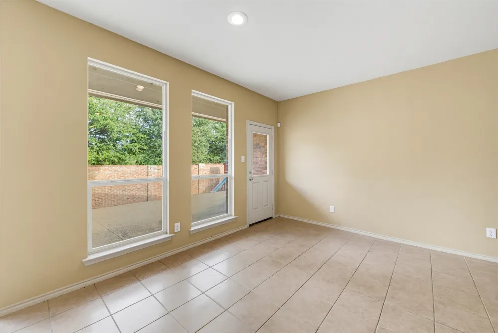 11 Beechcreek Drive Edgecliff Village, TX 76134