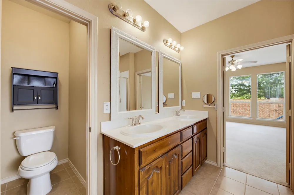 11 Beechcreek Drive Edgecliff Village, TX 76134