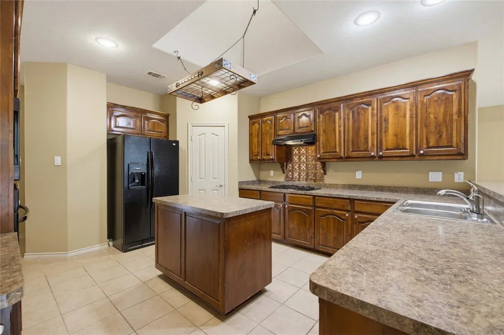 11 Beechcreek Drive Edgecliff Village, TX 76134