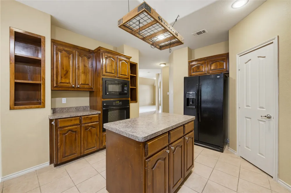 11 Beechcreek Drive Edgecliff Village, TX 76134