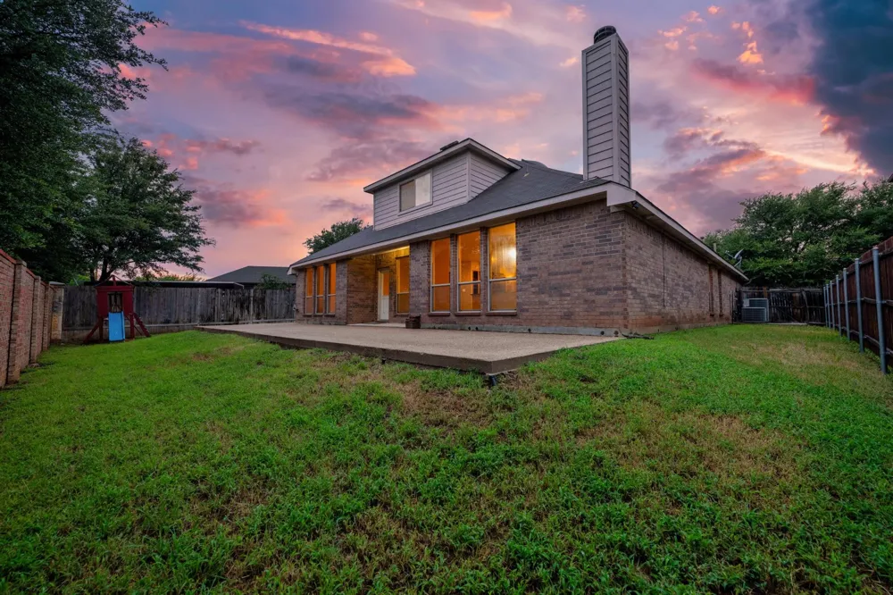 11 Beechcreek Drive Edgecliff Village, TX 76134