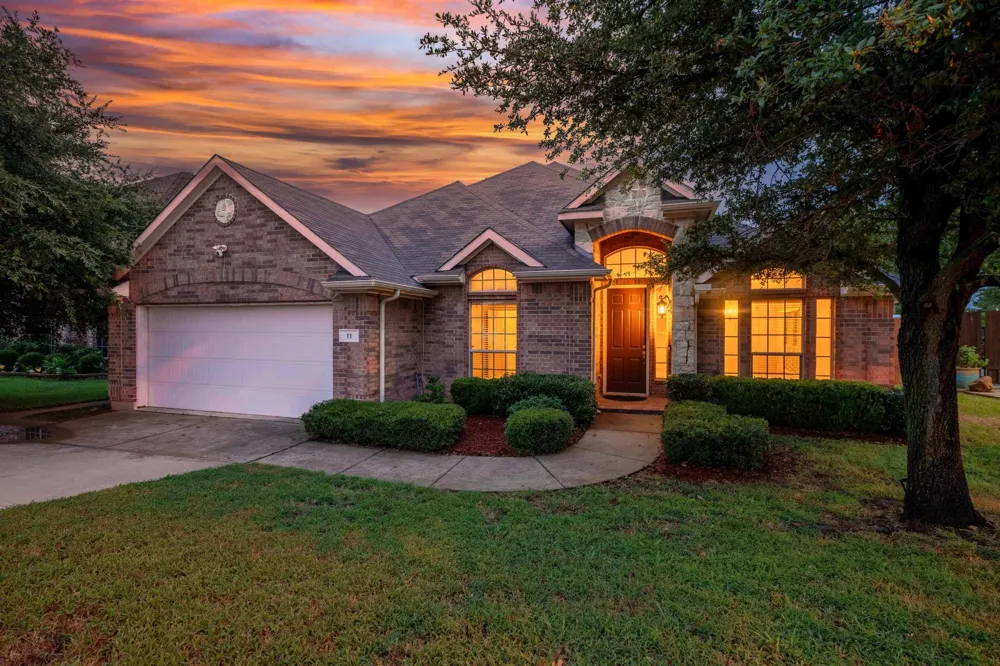 11 Beechcreek Drive Edgecliff Village, TX 76134