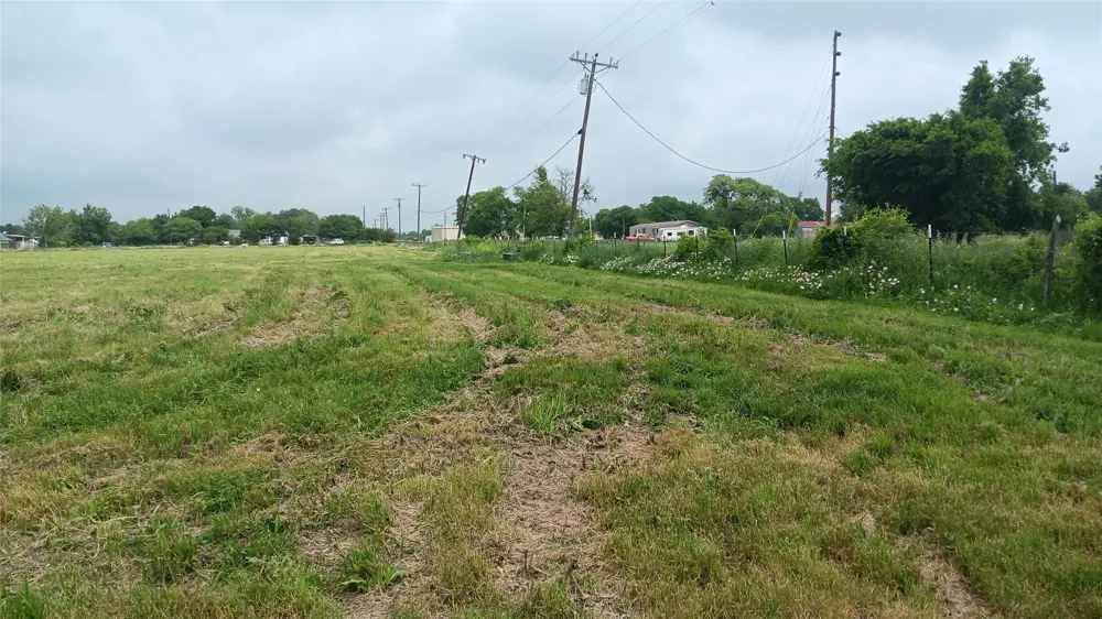 Hwy  7 Chilton, TX 76632