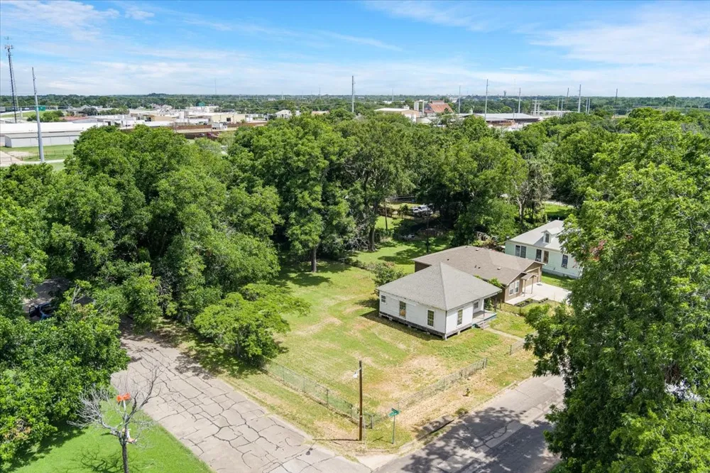 1000 E Calhoun Avenue Waco, TX 76704