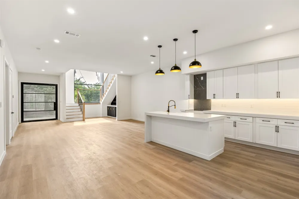 438 Bonnie View Road Dallas, TX 75203
