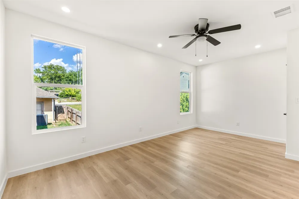 438 Bonnie View Road Dallas, TX 75203