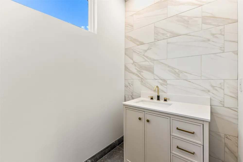438 Bonnie View Road Dallas, TX 75203