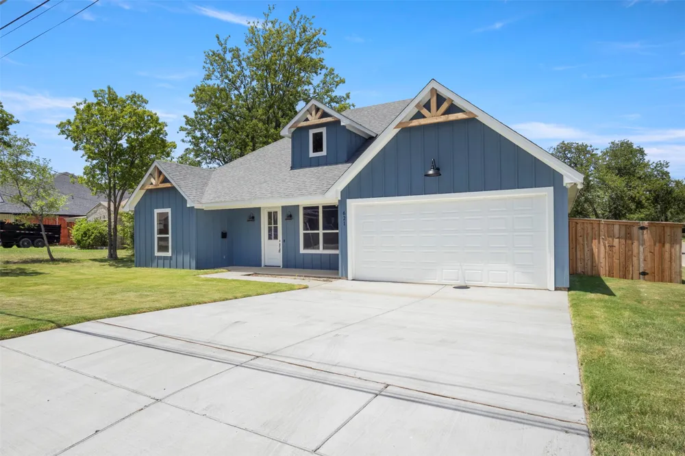621 Oaklawn Drive River Oaks, TX 76114