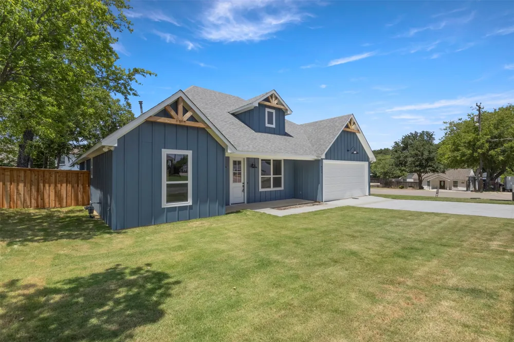621 Oaklawn Drive River Oaks, TX 76114