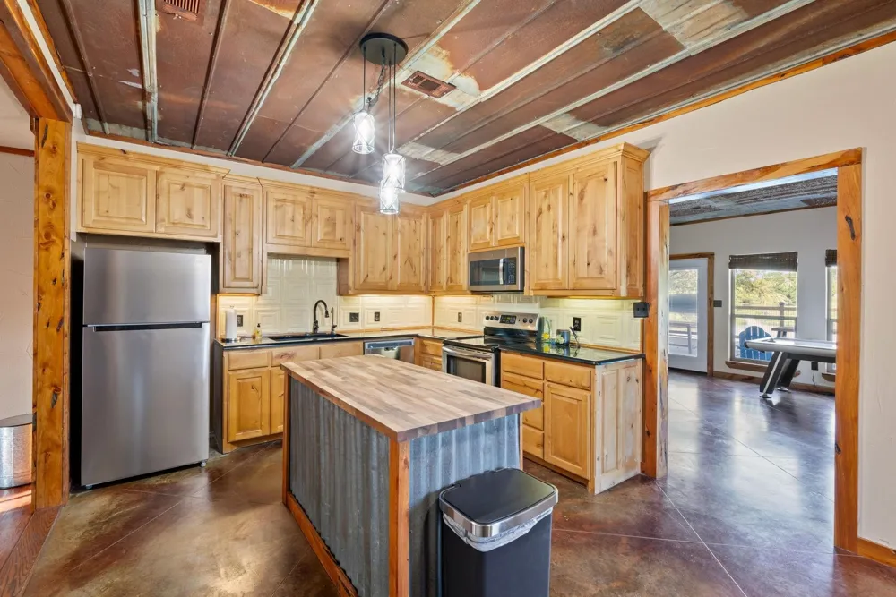 2500 Tom Chaney Granbury, TX 76049