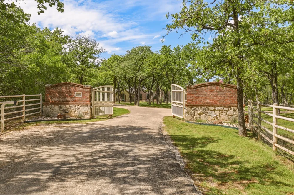 400 Porter Road Bartonville, TX 76226