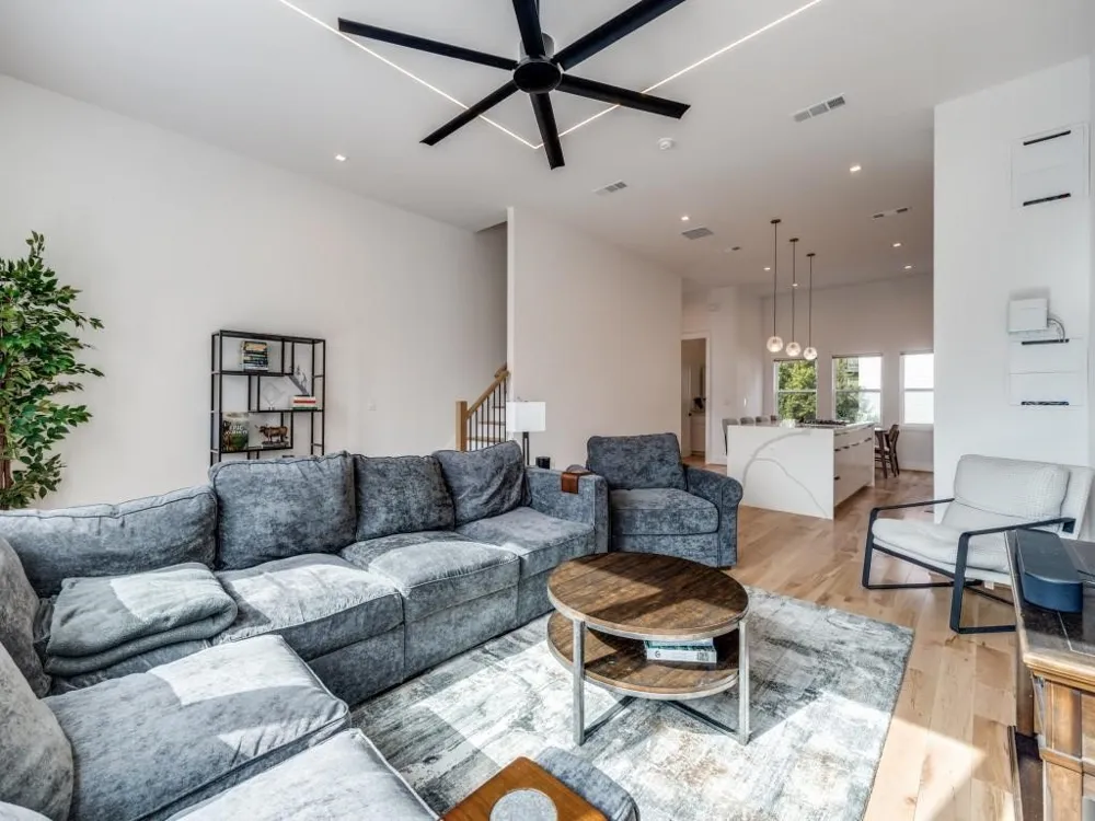 929 Bayonne Street Dallas, TX 75212