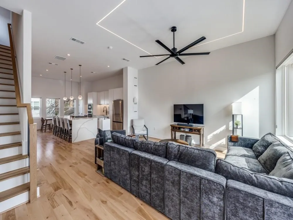 929 Bayonne Street Dallas, TX 75212