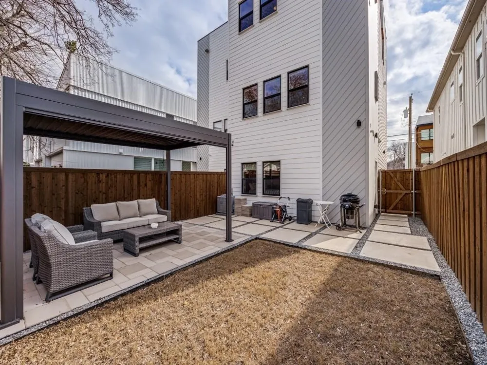 929 Bayonne Street Dallas, TX 75212