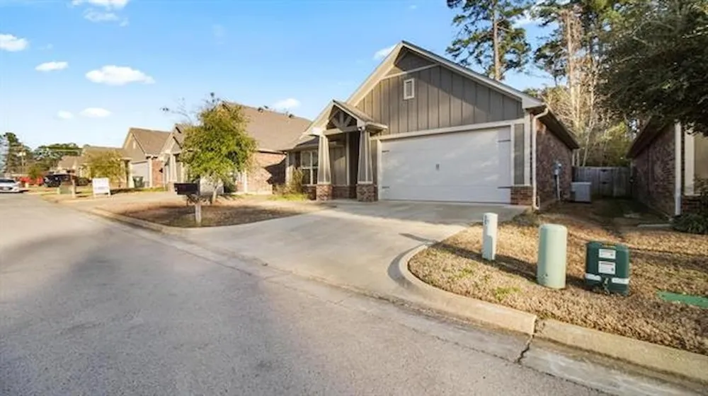 2927 Meadow Brook Trail Tyler, TX 75701