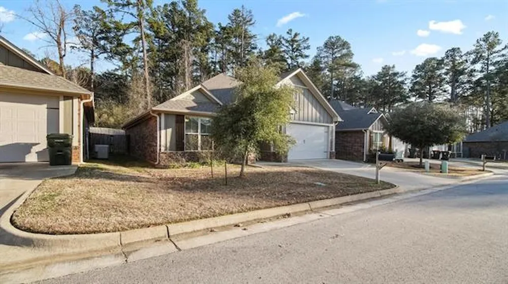 2927 Meadow Brook Trail Tyler, TX 75701