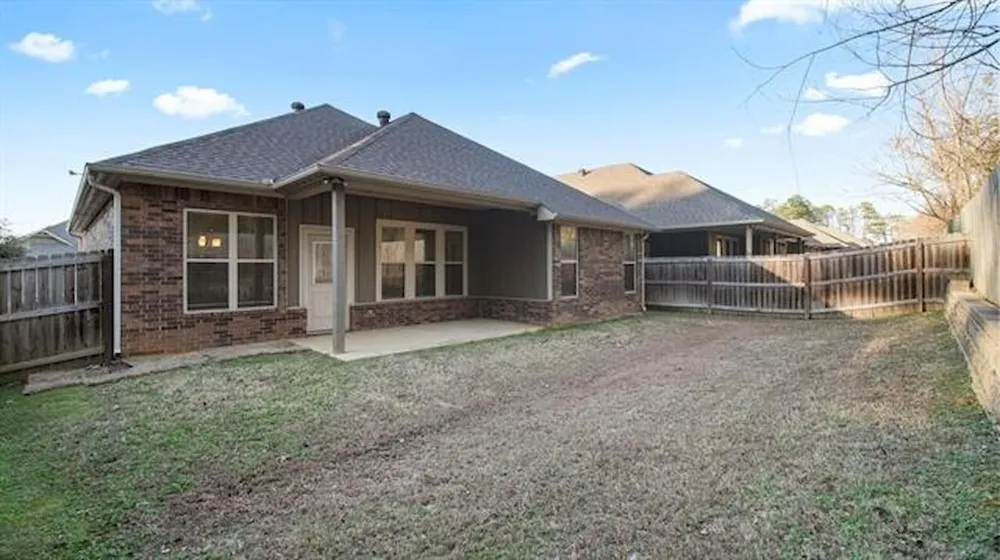 2927 Meadow Brook Trail Tyler, TX 75701