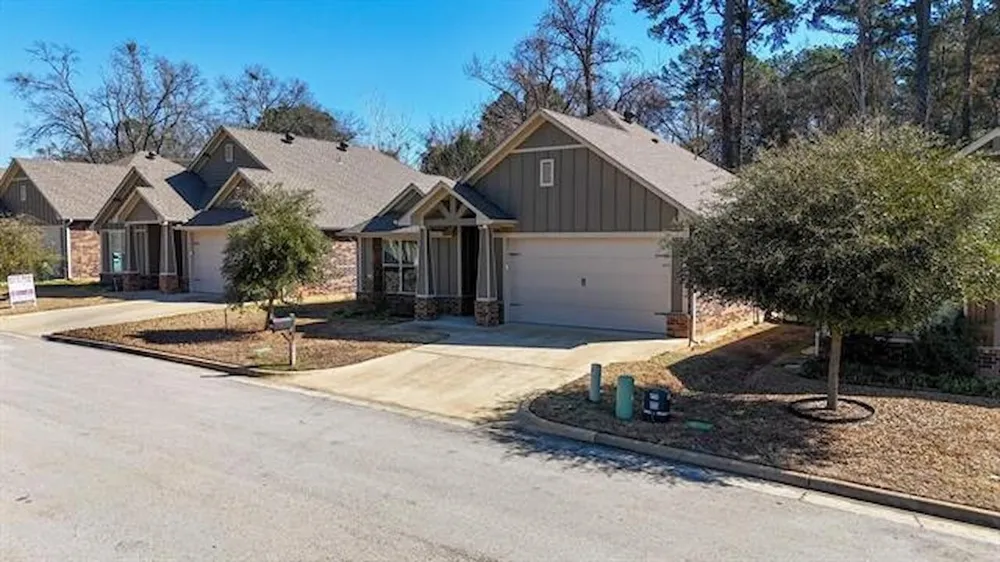 2927 Meadow Brook Trail Tyler, TX 75701