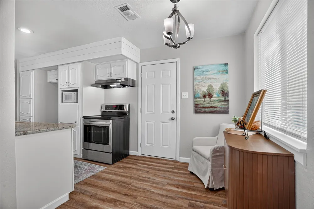 404 NW Wintercrest Road Burleson, TX 76028
