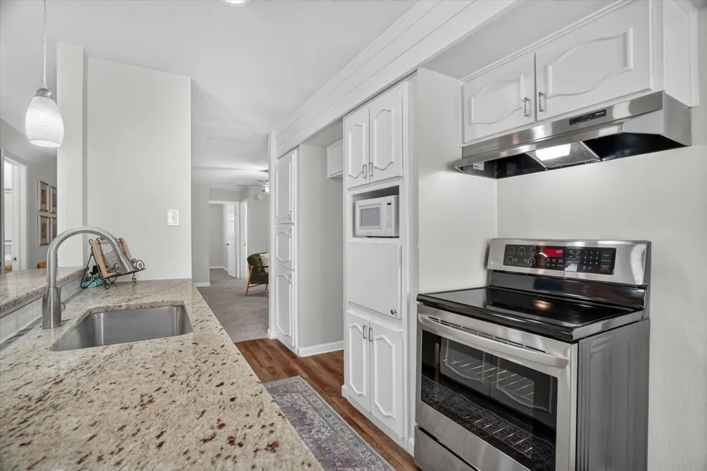 404 NW Wintercrest Road Burleson, TX 76028