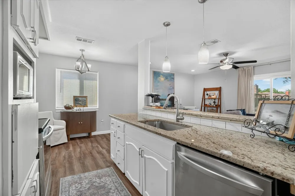 404 NW Wintercrest Road Burleson, TX 76028