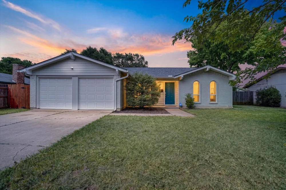 404 NW Wintercrest Road Burleson, TX 76028