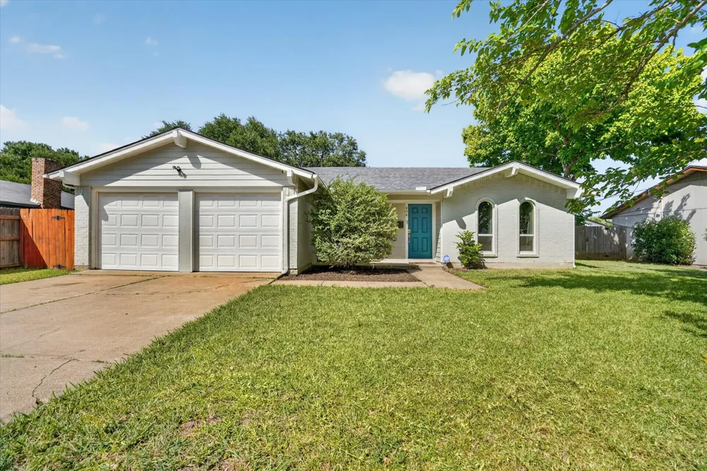 404 NW Wintercrest Road Burleson, TX 76028