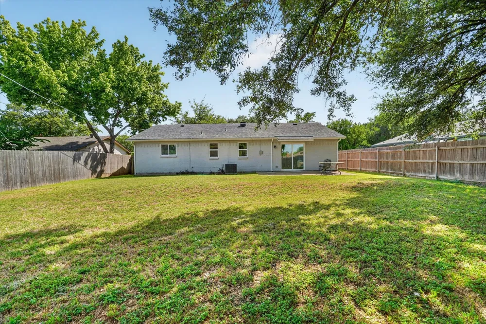 404 NW Wintercrest Road Burleson, TX 76028