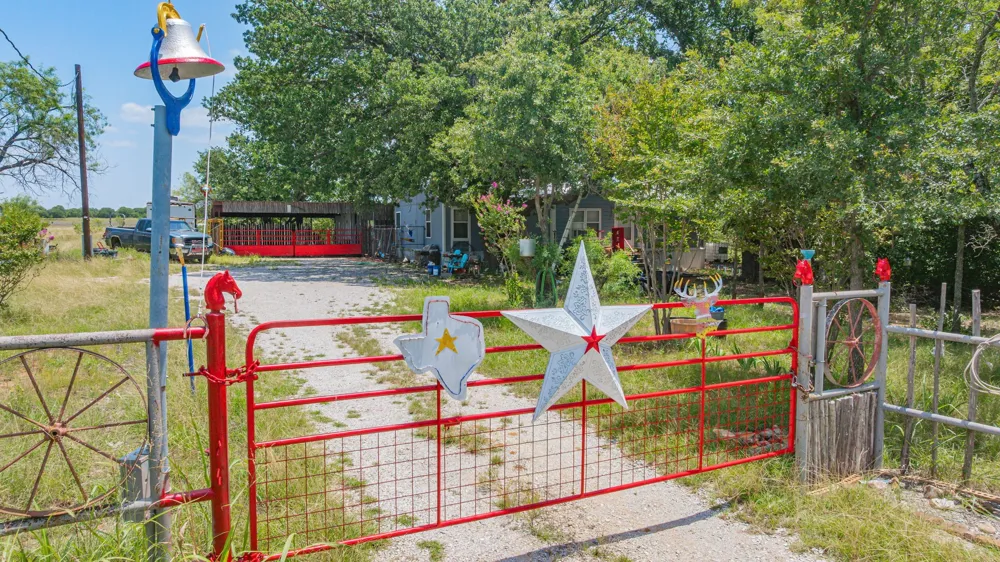 301 County Road 193 Carbon, TX 76435