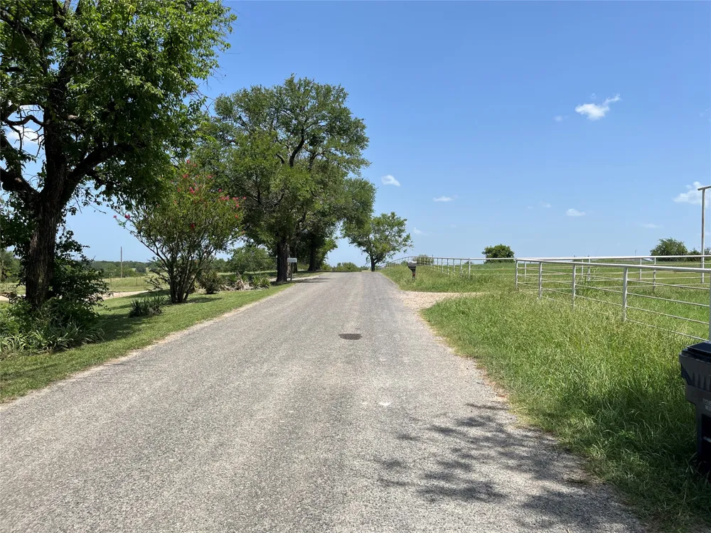 910 Kentucky Town Road Whitewright, TX 75491