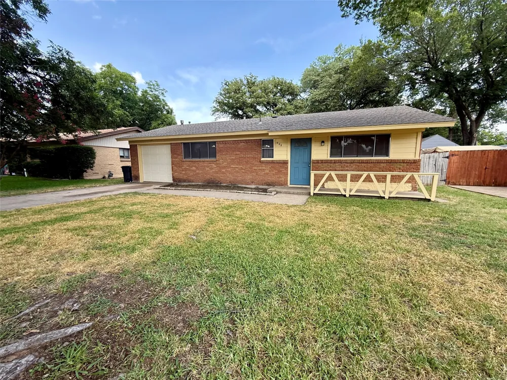 308 Simmons Drive Hurst, TX 76053