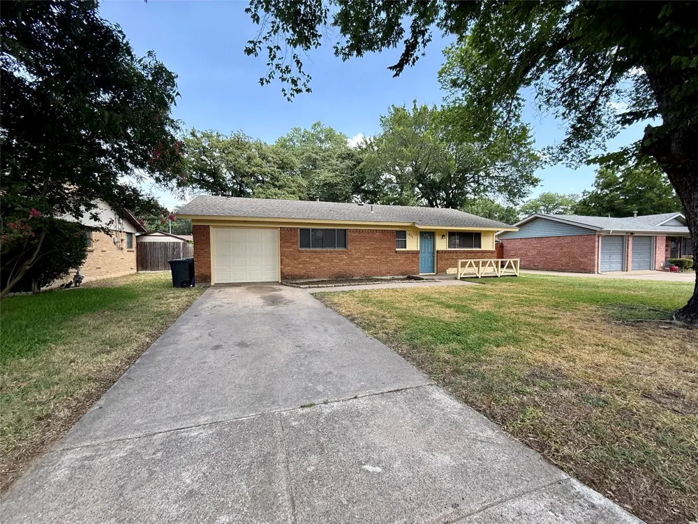 308 Simmons Drive Hurst, TX 76053