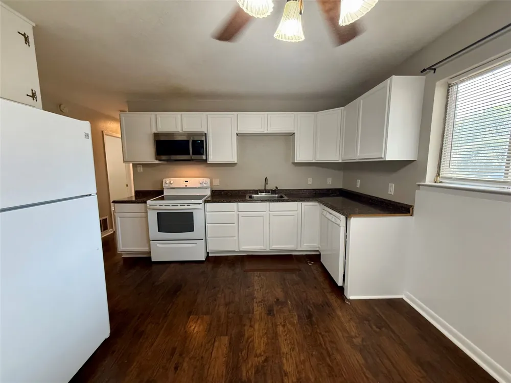 308 Simmons Drive Hurst, TX 76053