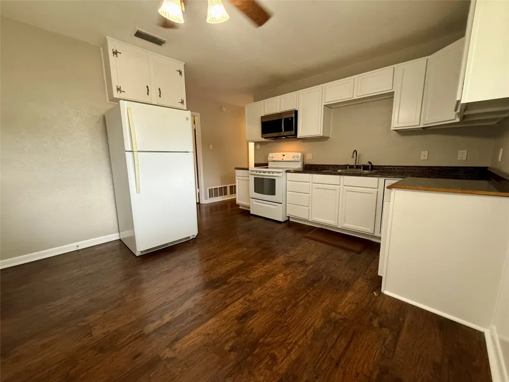 308 Simmons Drive Hurst, TX 76053