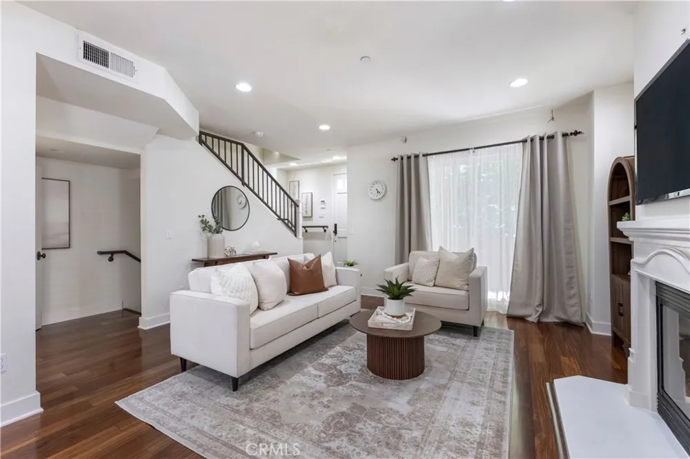 6300 Honolulu #207 La Crescenta, CA 91214