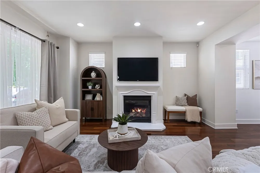6300 Honolulu #207 La Crescenta, CA 91214