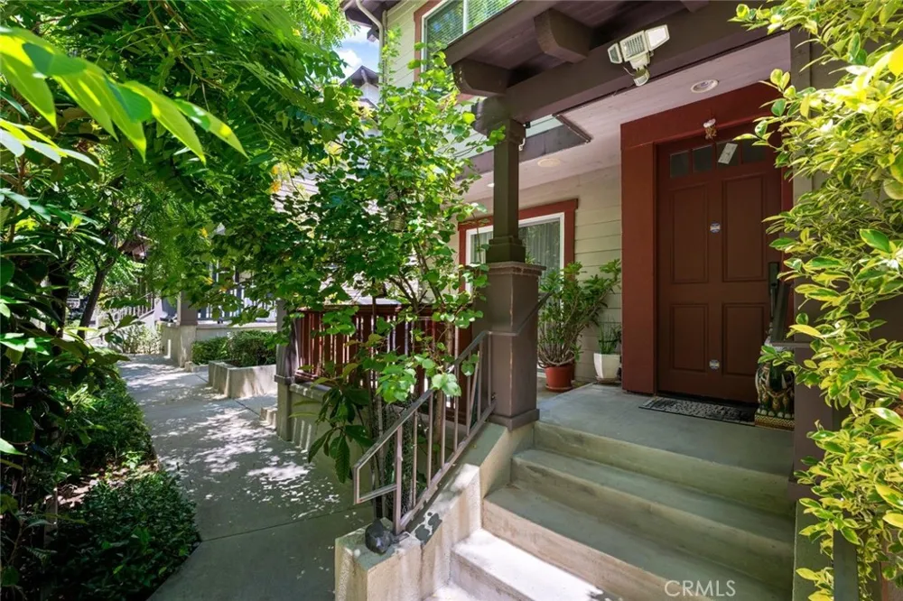 6300 Honolulu #207 La Crescenta, CA 91214