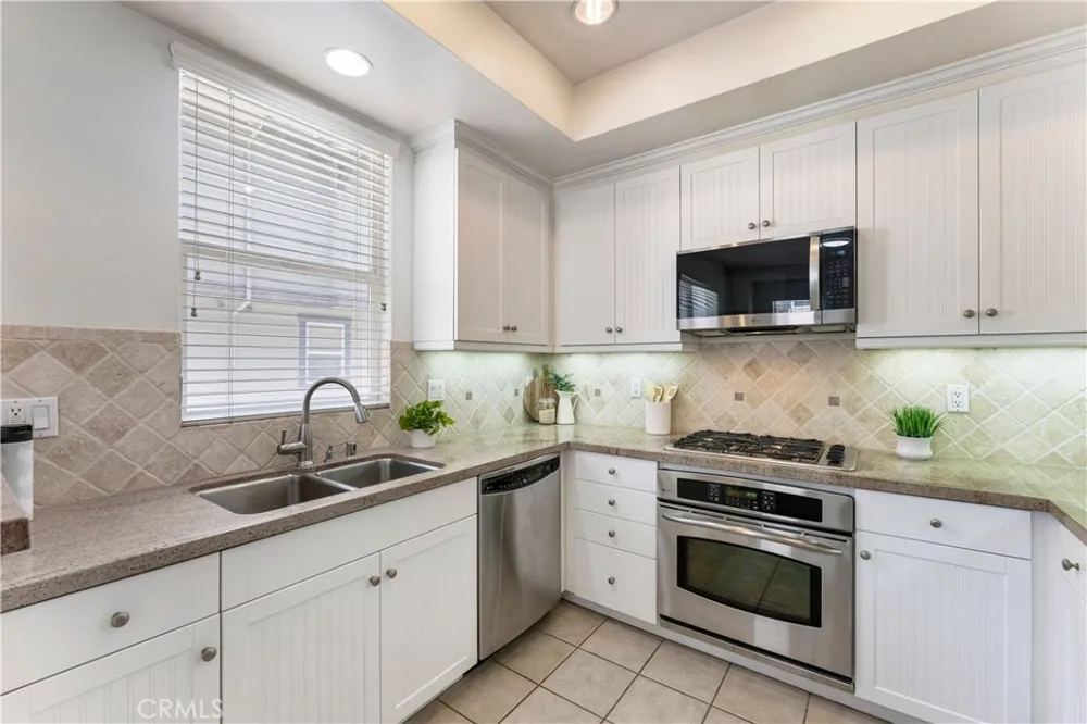 6300 Honolulu #207 La Crescenta, CA 91214