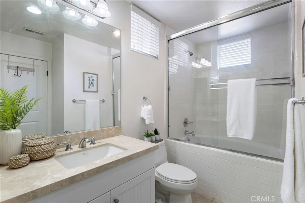 6300 Honolulu #207 La Crescenta, CA 91214