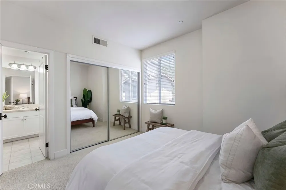 6300 Honolulu #207 La Crescenta, CA 91214