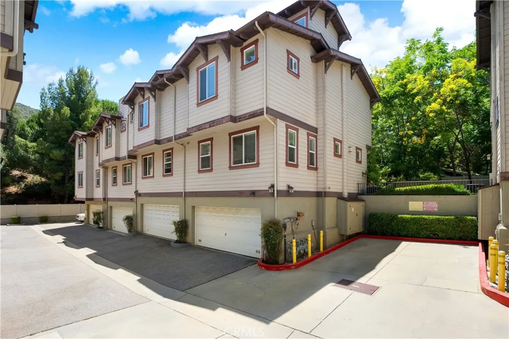 6300 Honolulu #207 La Crescenta, CA 91214