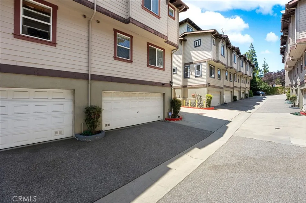 6300 Honolulu #207 La Crescenta, CA 91214